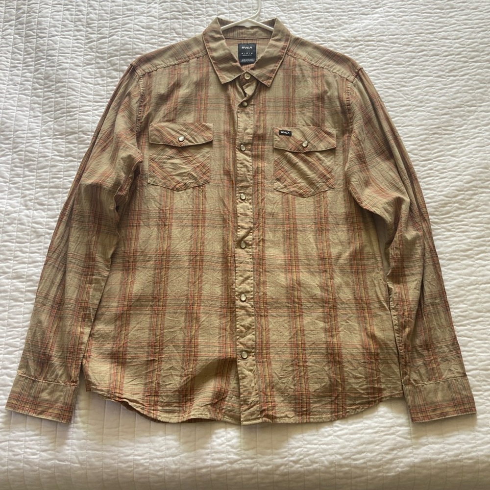 Rvca pearl snap. Size medium.